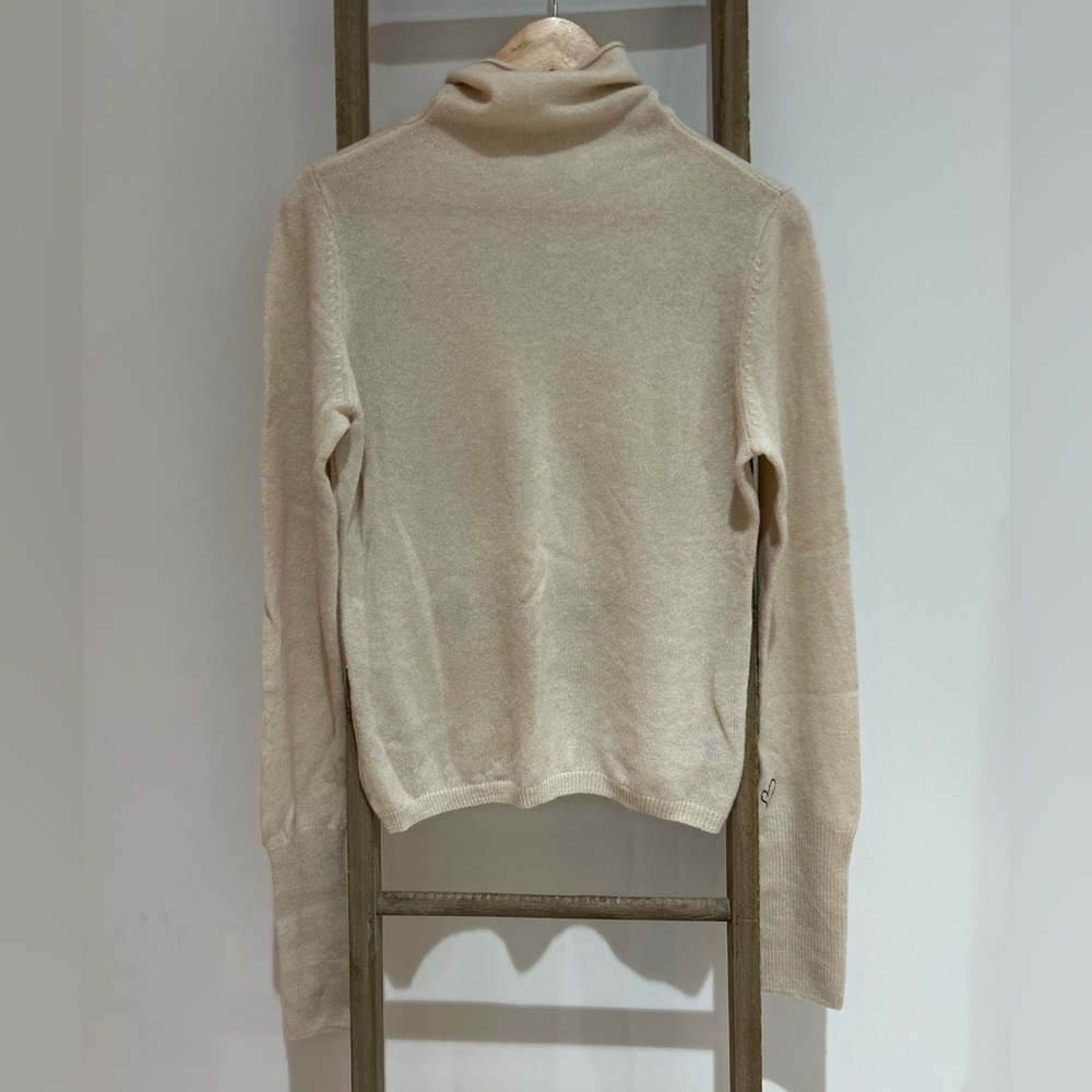 525 America 100% Cashmere Turtleneck Cream Sweater Heart Detail Size M Preppy